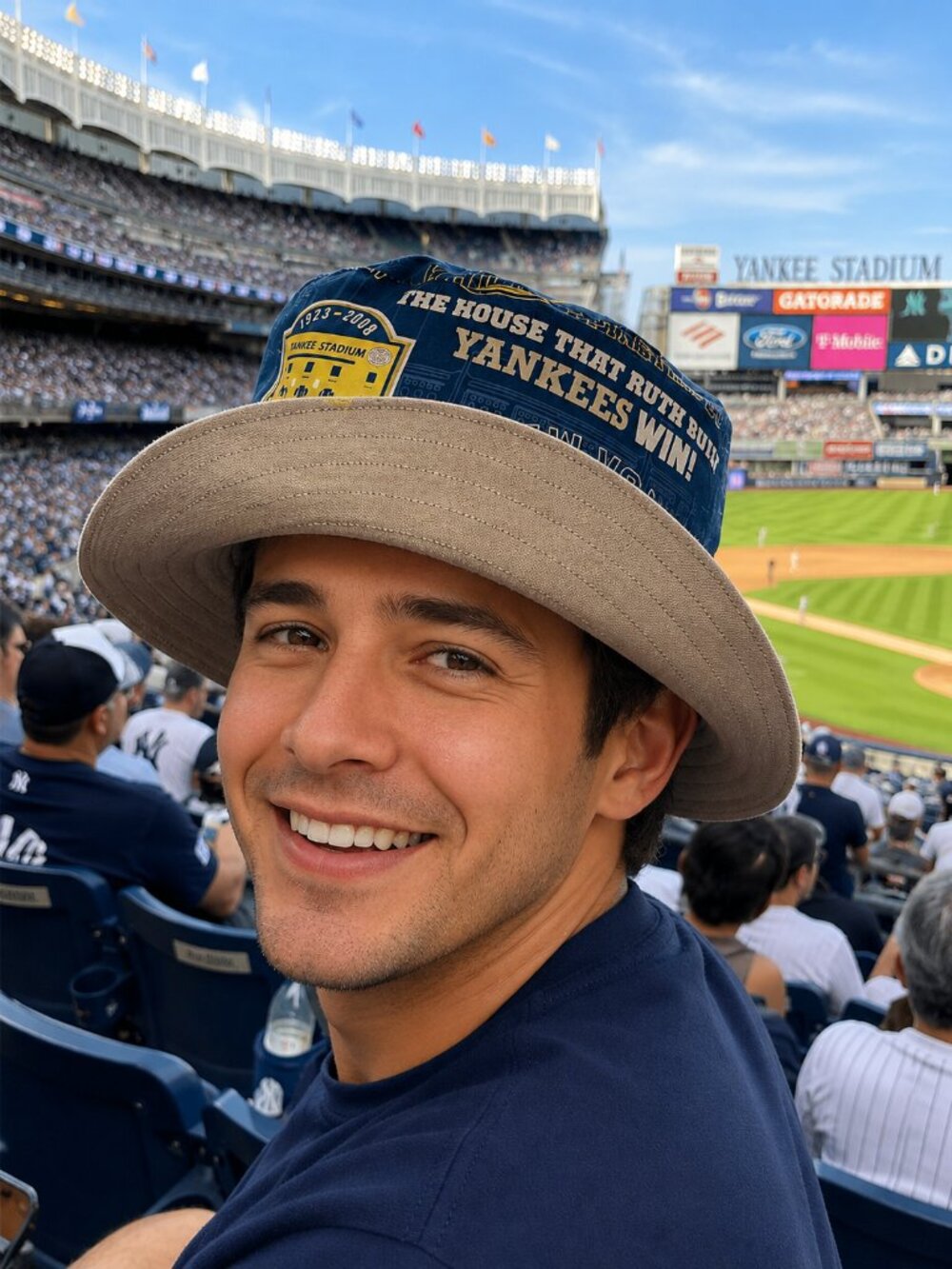 NY Yankees Bucket Hat. One Size. Unisex